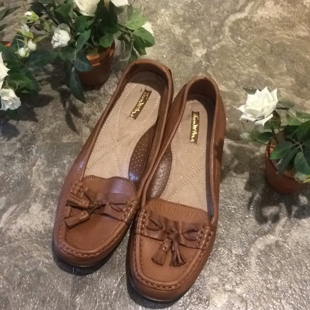 Leather Thom McAn comfortable loafers